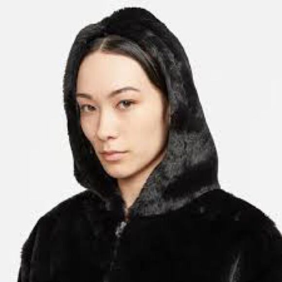 Nike Sportswear Essentials Hoodie Faux Fur Size Small Black White DV0764-010 NWT - Picture 3 of 3